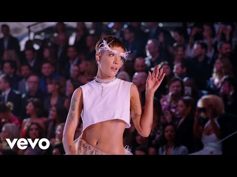 Halsey - Without Me (Live From The Victoria&amp;rsquo;s Secret 2018 Fashion Show)