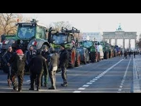 3000 de tractoare si 2000 de camioane la celebra Poarta Brandenburg in Germania