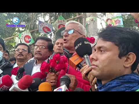 রিক্সাওয়ালেকে গোলাপ দিলেন জয়নুল আবেদিন ফারুক