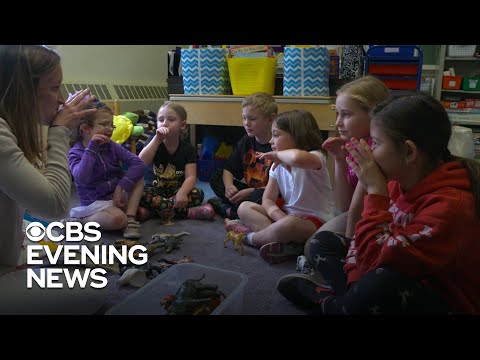 Students learning sign language to support a classmate