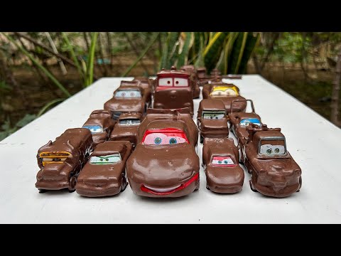 Clean up muddy minicars &amp; disney car convoys! Play in the garden