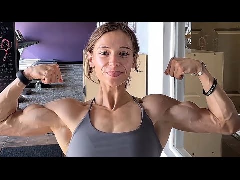 18 years old teen muscle girl flexing her muscle