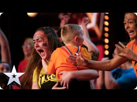 GOLDEN BUZZER! Sign Along With Us put on the GREATEST show! | Auditions | BGT 2020