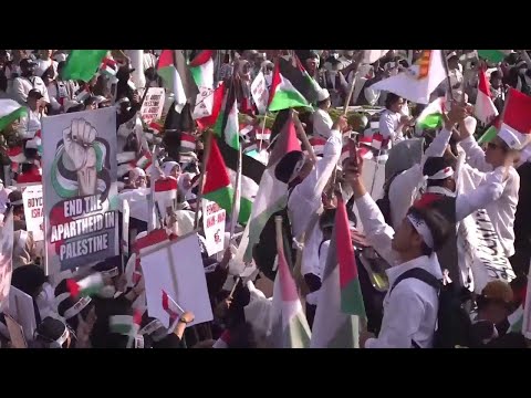 Indonesian Muslims protest at US Embassy demanding an end to Israeli-Hamas war