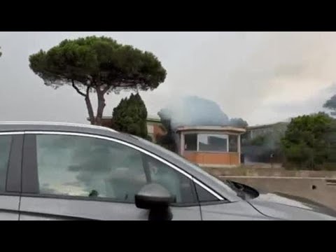 Incendio sulla Pontina subito spento. Traffico e curiosi