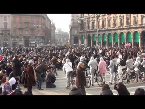 Flashmob 02/03/2013 Milano Piazza del Duomo circa 1000 persone