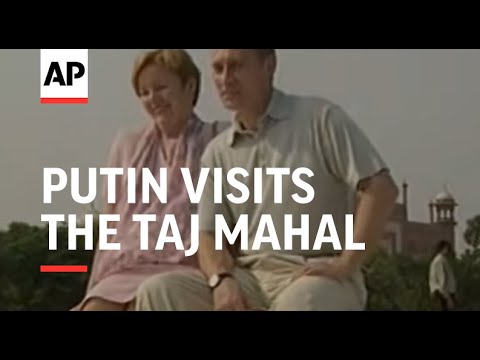 INDIA: VLADIMIR PUTIN VISITS THE TAJ MAHAL