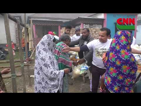 মানবতার ফেরিওলা ফয়জুর রাজ্জাক আকন্দ বিপ্লবের নিজ উদ্যোগে গ্রামবাসীদের  মাঝে খাদ্য সামগ্রী বিতরণ