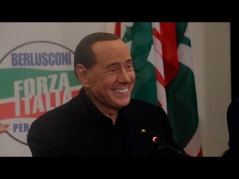 Barzellette e siparietti comici: alcune delle freddure raccontate da Silvio Berlusconi negli anni