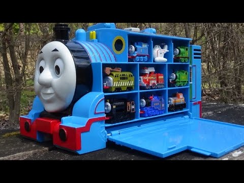 Big Thomas station &amp; 9 Trains ☆ Thomas &amp; Friends hide and seek in park!