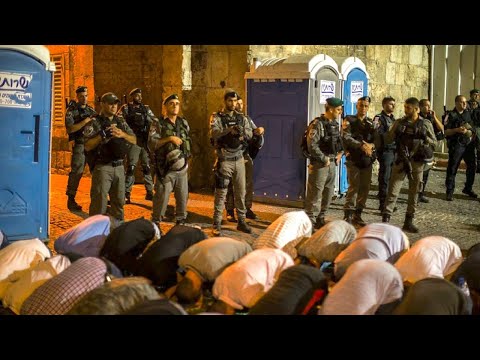 Palestine : Saturday Dec 16th Worshipers are entering Al-Aqsa Mosque for Fajar prayers