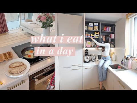 what I eat in a day living alone | clearing my fridge to move *getting creative* 🍝🏡