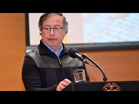 Presidente Gustavo Petro en la reuni&oacute;n con Generales y Almirantes de las FF.MM. - 12 de mayo de 2023