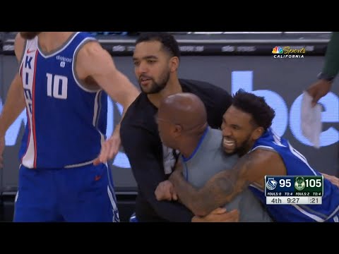 Mike Brown tries to fight ref and gets ejected after no call vs Bucks 😳