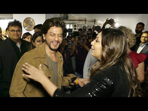 SRK's Unbalivable SIRPR!S&euro; ENTRY At Biwi Gauri Khan's Store Launch Is Heart Melting