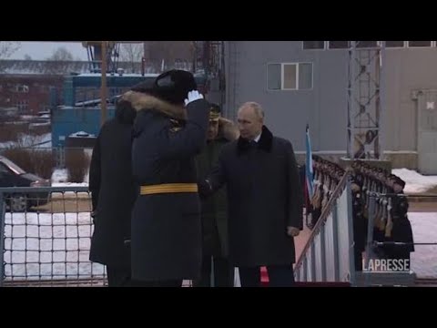 Russia, Putin alla cerimonia di inaugurazione di una nave da guerra a San Pietroburgo