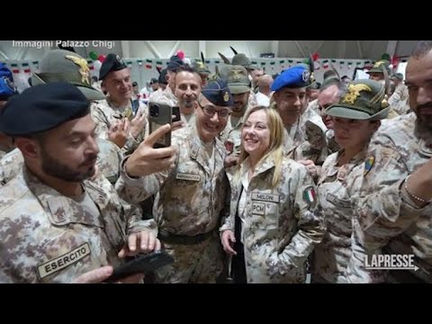 Iraq, Meloni a Erbil: selfie con i soldati italiani