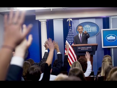 Obama surprises student journalists at briefing