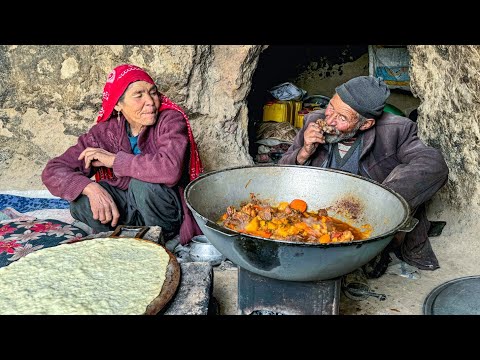 Old Style Cooking in the Cave | Old Lovers Living in a Cave Like 2000 Years Ago| Afghanistan Village