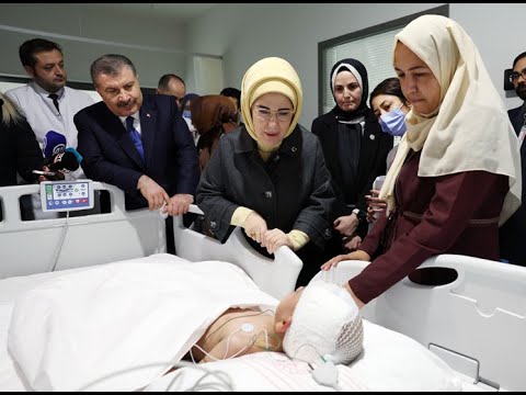 First Lady Erdogan visits 16 children brought to T&uuml;rkiye from Gaza at the hospital