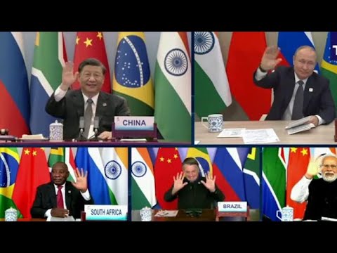 Putin e Xi salutano sorridenti durante il vertice dei Paesi Brics