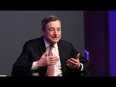 Draghi al Corriere: &laquo;Sono un ex ormai, non sono pi&ugrave; nella &quot;recita&quot;, guardo i potenti da fuori&raquo;