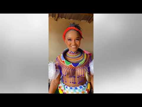 Zulu girls at Umhlonyane Celemony, traditional dance and culture