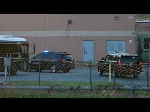 WATCH: Donald Trump's motorcade arrives at Georgia jail