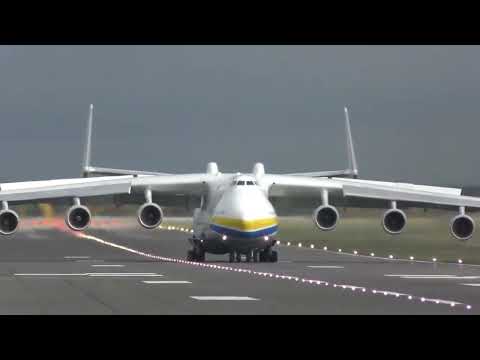 Antonov An-225 Mriya landing