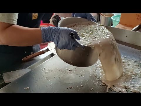 Amazing Giant Omelet vegetable pancake Making   /古早味蔬菜蛋餅製作-Taiwan Street Food