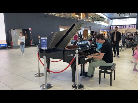 Game of Thrones &ndash; Alex Norden play&lsquo;s in Rome Fiumicino Airport (Piano Version)