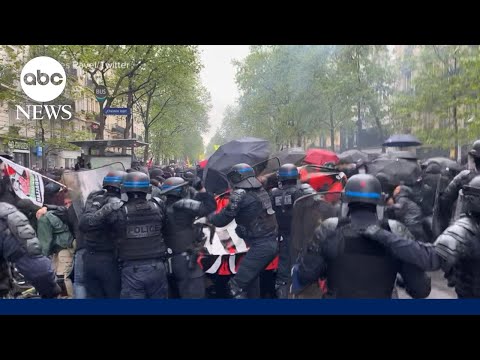 Hundreds of thousands take to French streets to protest pension plan