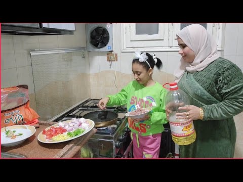 ماما دخلتنى المطبخ🍳وعلمتنى إذاى أطبخ🍲كنت فى منتهى السعاده💃حضرتلهم العشا بنفسى عمو شريف شكرنى😅