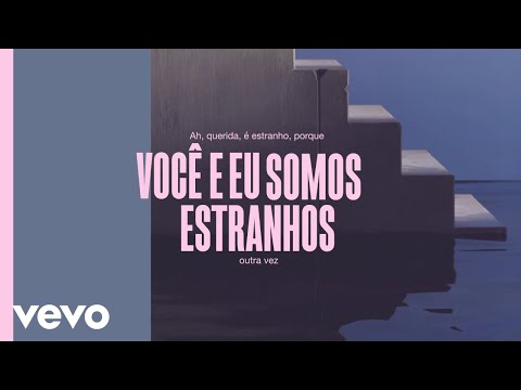 Lewis Capaldi - Strangers (Official Portuguese Lyric Video)