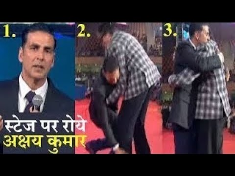 Akshay Kumar Cried on Stage of IFFI 2017 Goa | Amitabh Bachchan Hugged Him | Bollywood Live