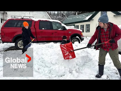 Montreal&rsquo;s 1st major snowstorm of season closes schools, leaves tens of thousands in the dark