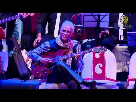 Gorakh bhai, brother of Pyarelal playing Ek haseena thi gutar notes