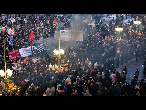 Zehntausende demonstrieren in Hamburg gegen Rechtsextremismus