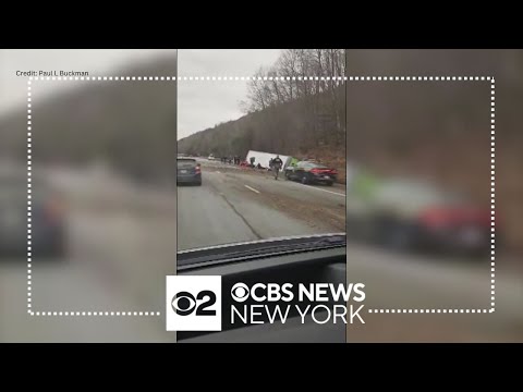 1 dead, 11 injured in tour bus crash on I-87 in New York