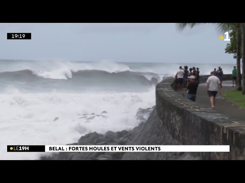 A l&rsquo;approche du cyclone Belal, la houle d&eacute;ferle sur les c&ocirc;tes de La R&eacute;union