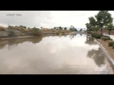 Auto e camion impantanati, California ancora sott'acqua