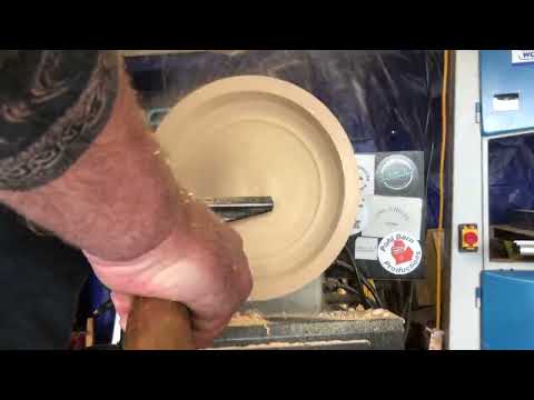 Woodturning - I nearly lost this one, nearly..