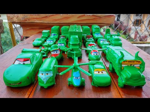 Clean up muddy minicars &amp; Disney car convoys 🏎️🏎️❗ Play in the garden