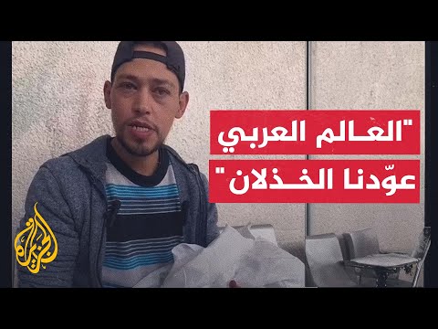 شاب فلسطيني يحصي أفراد عائلته الذين استشهدوا في قصف إسرائيلي