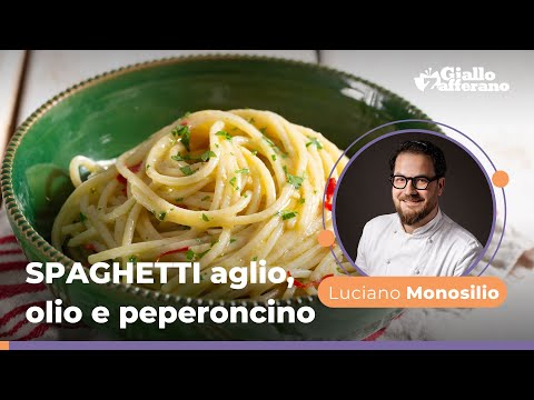 Spaghetti with garlic, oil, and chili (SPAGHETTI AGLIO E OLIO): Authentic Italian recipe 😍🍝🧄🌶🌿