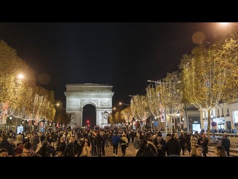 Par&iacute;s, la ciudad de la luz, brilla a&uacute;n m&aacute;s gracias a la decoraci&oacute;n navide&ntilde;a