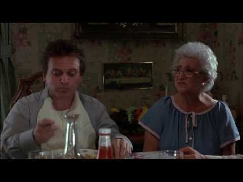 Dinner at mother's house - Goodfellas (1990)