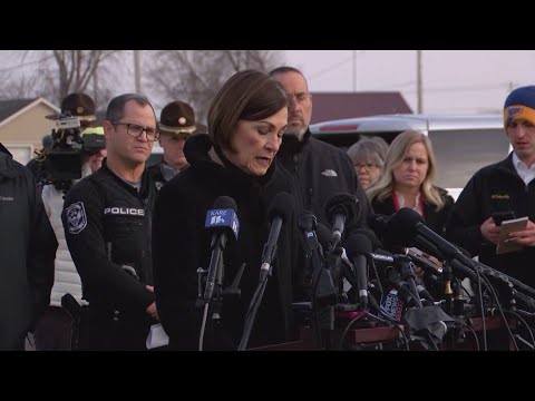 'Every Iowan stands with you': Gov. Kim Reynolds speaks at Perry High School shooting press conferen