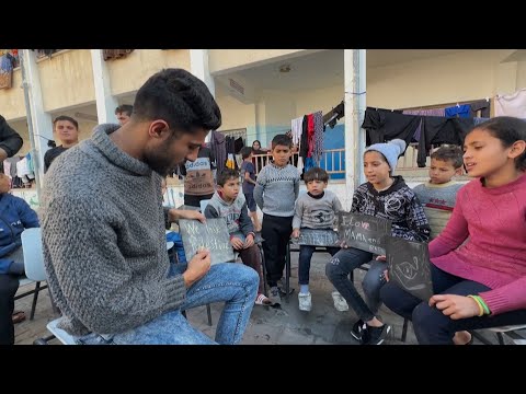 In Gaza, Teacher Brings School to Displaced Children  | VOA News