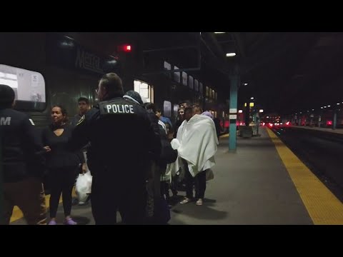 More asylum seekers arrive in Chicago by train